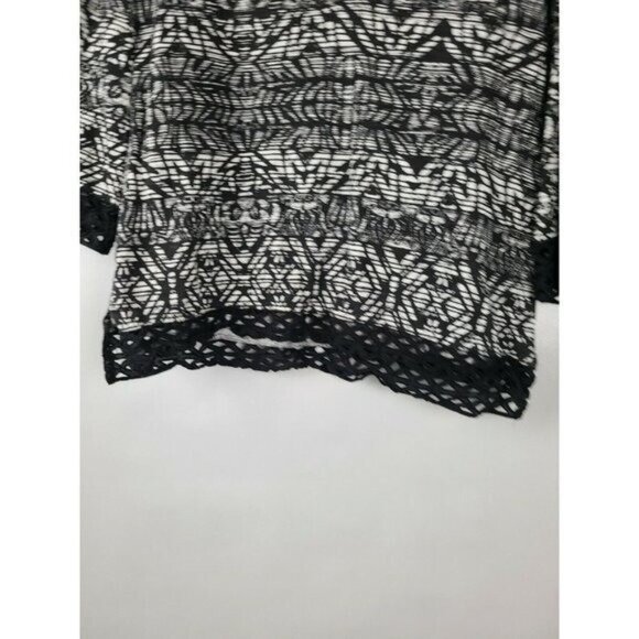 Chicos Womens BOHO Top Medium Black White Floral Crochet Trim 3/4 Sleeve Casual - Picture 4 of 7